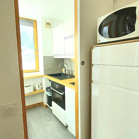 Rénové Avec Terrasse Et Accès Pistes, Parking Inclus - Fr-1-351-252