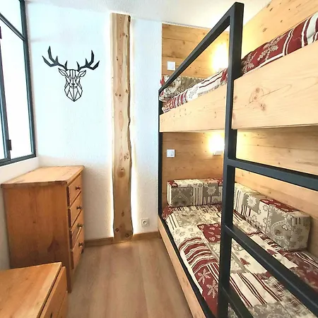 Rénové Avec Terrasse Et Accès Pistes, Parking Inclus - Fr-1-351-252 *