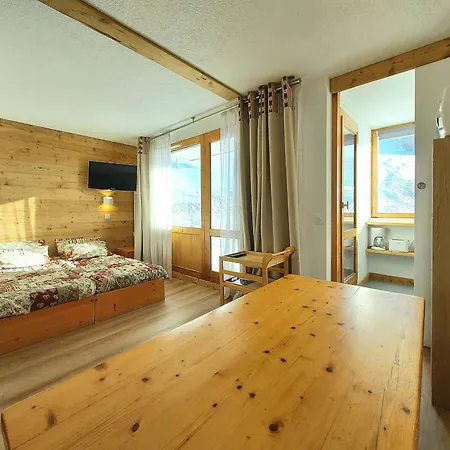 Rénové Avec Terrasse Et Accès Pistes, Parking Inclus - Fr-1-351-252 La Plagne