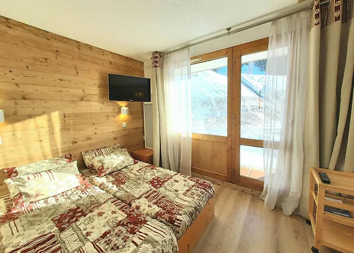 Appartement Rénové Avec Terrasse Et Accès Pistes, Parking Inclus - Fr-1-351-252